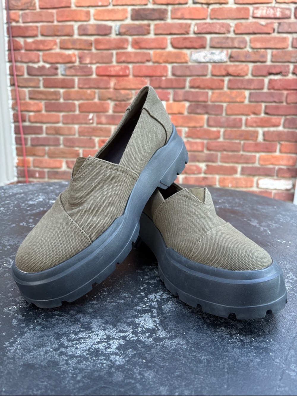 Toms Women’s Alpargata Combat Olive Canvas Slip-On w/Chunky Black Sole size 8.5